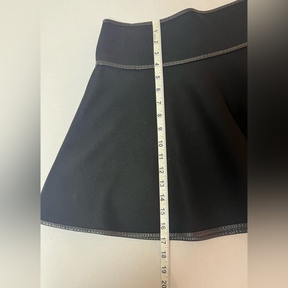 RED Valentino -Elegant Black A-Line Wool Blend Skater Skirt / Leather Piping - Picture 8 of 11